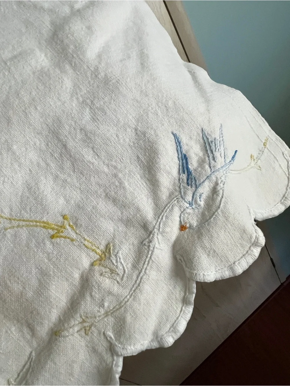 💜 Vintage Hand Embroidered Bluebird Table Runner FLAWED